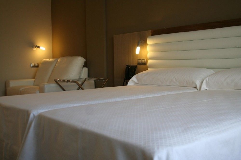 Hotel Duero Laguna de Duero Luaran gambar