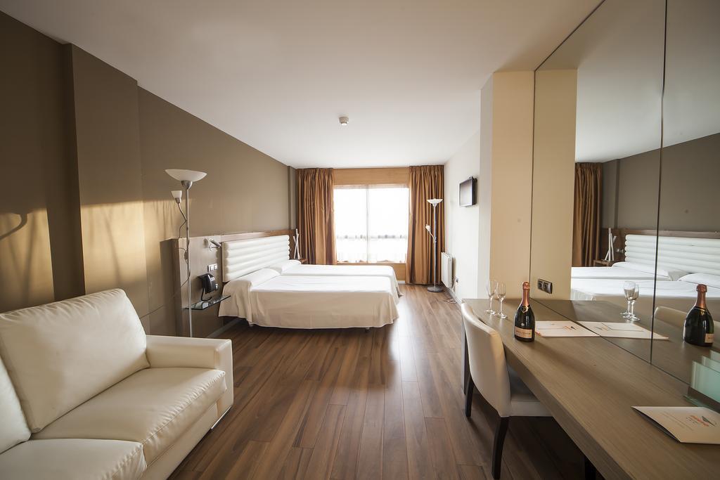Hotel Duero Laguna de Duero Luaran gambar