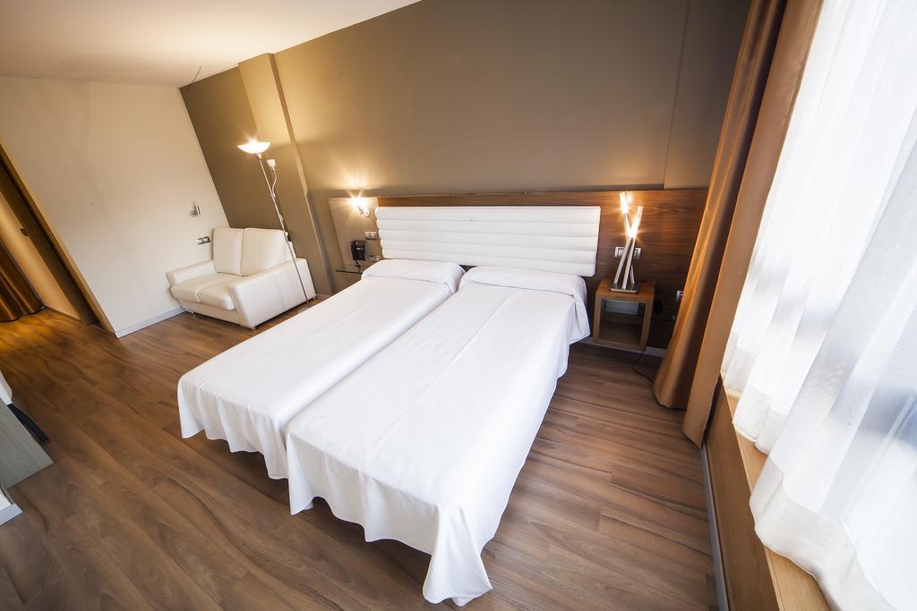 Hotel Duero Laguna de Duero Luaran gambar